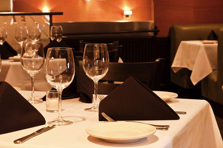 piazza-e-mare-table-setting-2