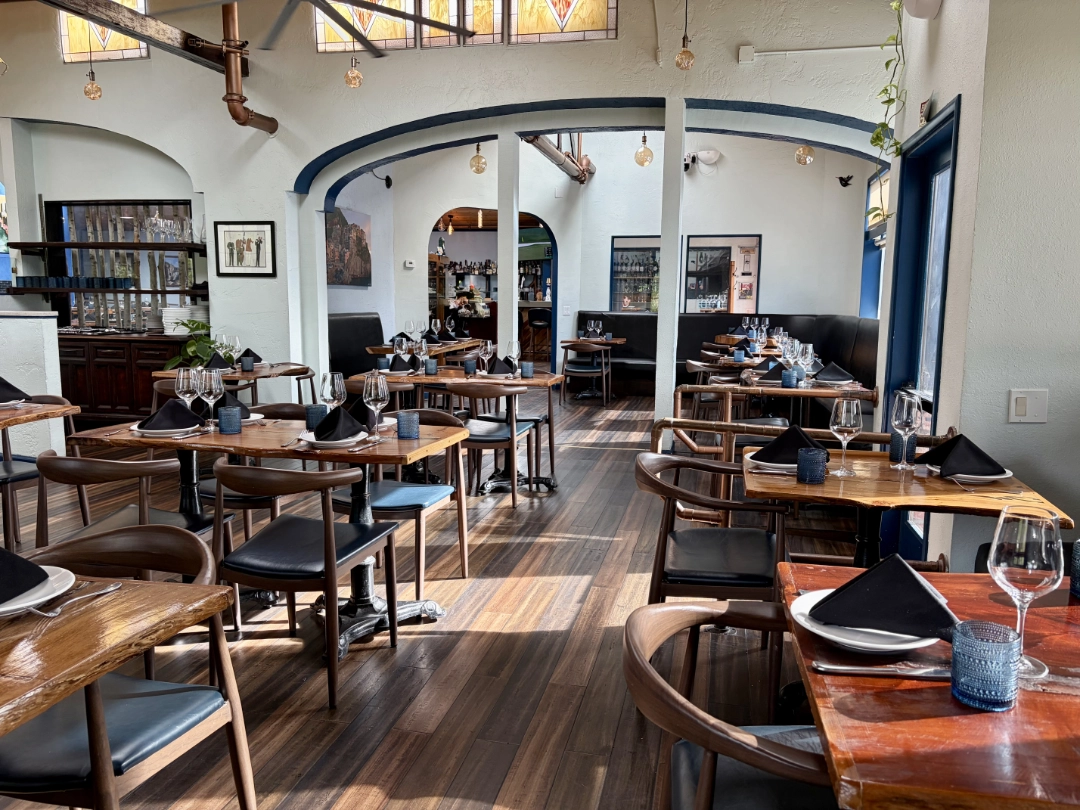 fattoria-e-mare-restaurant-interior-5